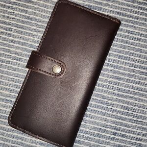 Portland Leather Grizzly Bi-fold Leather Wallet With Hide Stamps. EUC